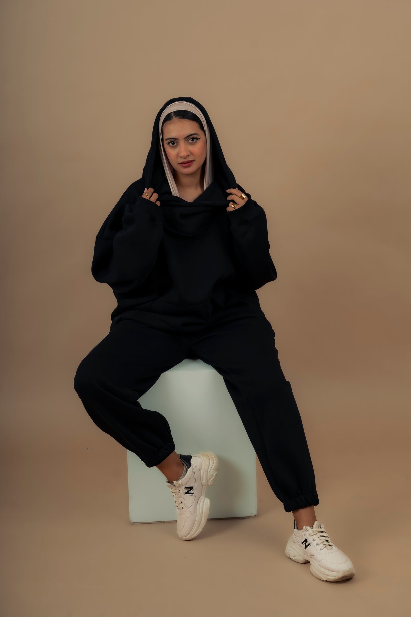 Hug me Hoodie in Black